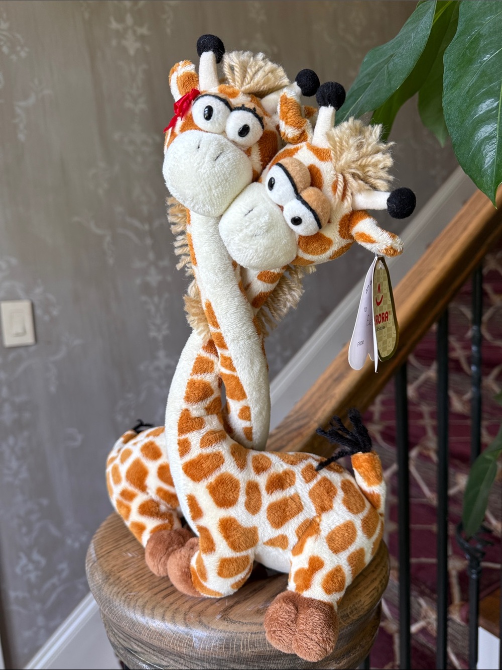 Aurora cheek to cheek, giraffe, plush stuffed animal NWT